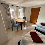 Doppelhaushaelfte Naehe Ederseeradweg Fuer 8 Personen, 4 Schlafraeume, Garten, 2 Baeder 아파트 발트에크