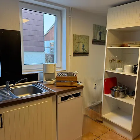 アパート Doppelhaushaelfte Naehe Ederseeradweg Fuer 8 Personen, 4 Schlafraeume, Garten, 2 Baeder