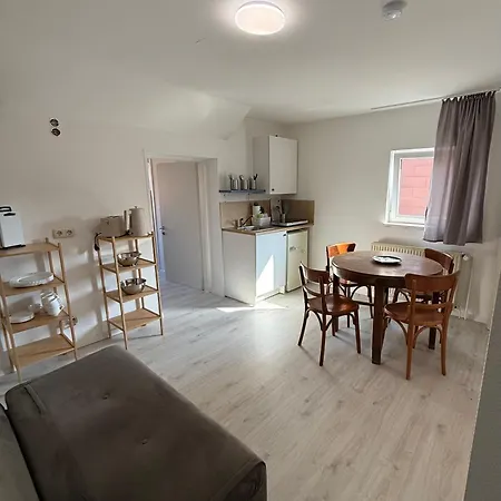 Doppelhaushaelfte Naehe Ederseeradweg - 4 Schlafzimmer, Garten, 2 Baeder 아파트 *