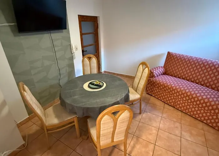 Doppelhaushaelfte Naehe Ederseeradweg - 4 Schlafzimmer, Garten, 2 Baeder 아파트