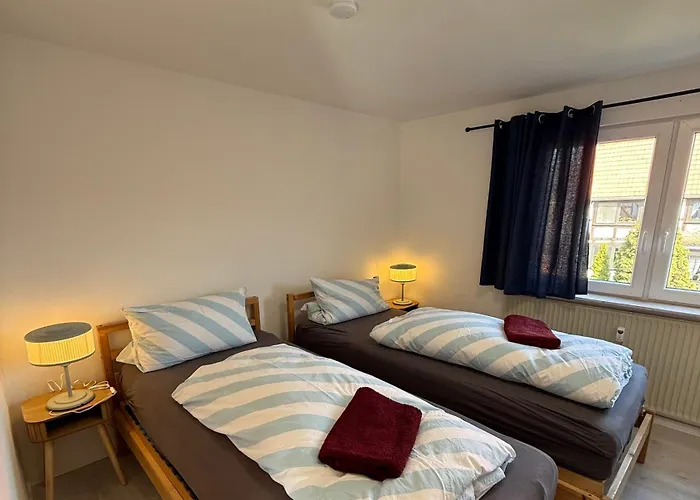 Doppelhaushaelfte Naehe Ederseeradweg - 4 Schlafzimmer, Garten, 2 Baeder * 발트에크