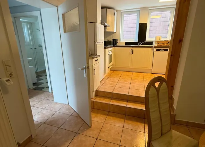 Doppelhaushaelfte Naehe Ederseeradweg - 4 Schlafzimmer, Garten, 2 Baeder