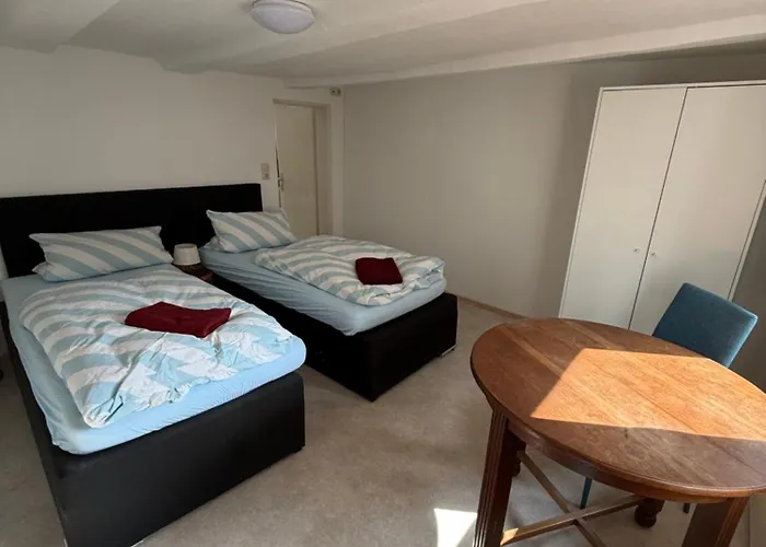 아파트 Doppelhaushaelfte Naehe Ederseeradweg - 4 Schlafzimmer, Garten, 2 Baeder *