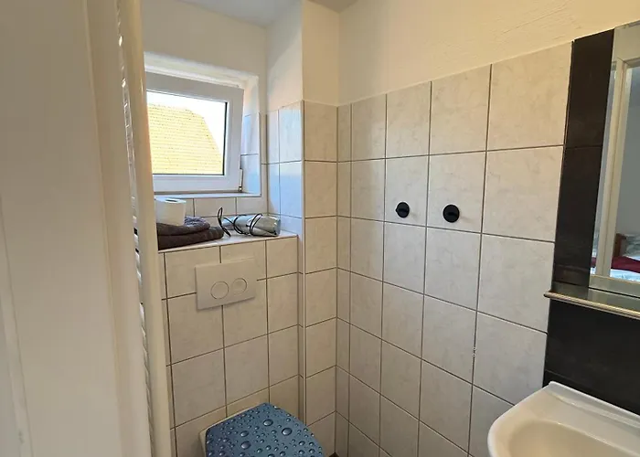 Doppelhaushaelfte Naehe Ederseeradweg - 4 Schlafzimmer, Garten, 2 Baeder 아파트 *